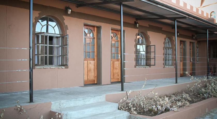 Sweet Thorn Retreat Airport Lodge photo