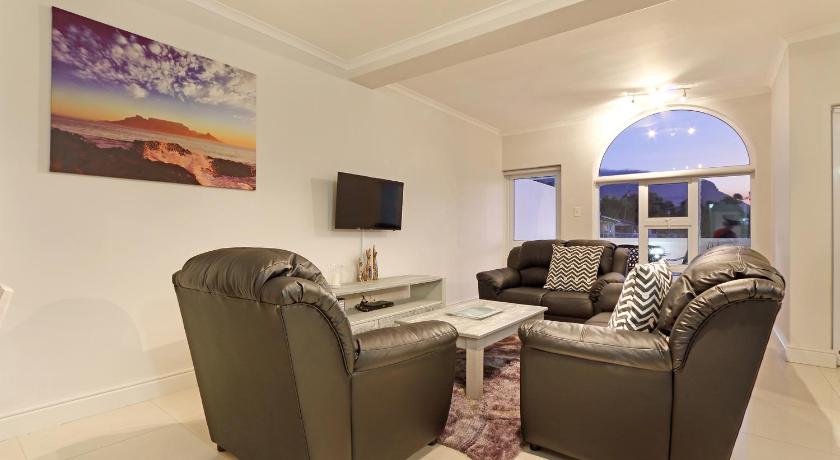 Camps Bay Beach Apartment - image 5
