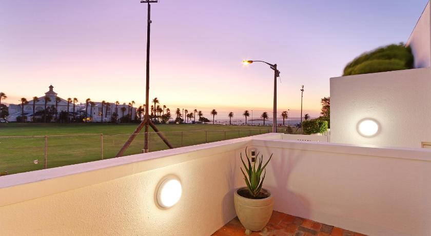 Camps Bay Beach Apartment - image 2