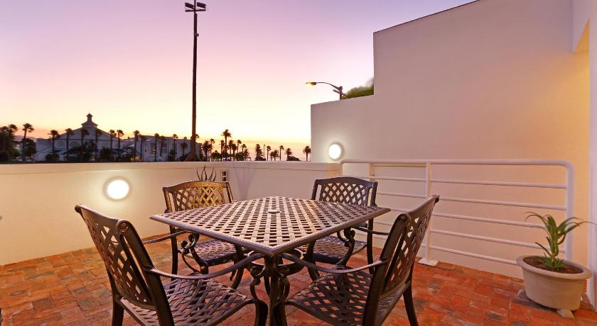 Camps Bay Beach Apartment - image 4