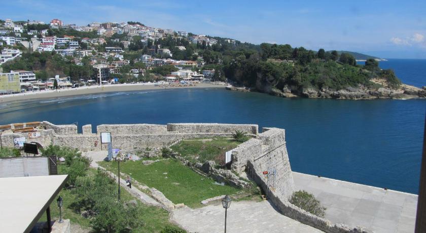 Hotel Kulla e Balshajve photo