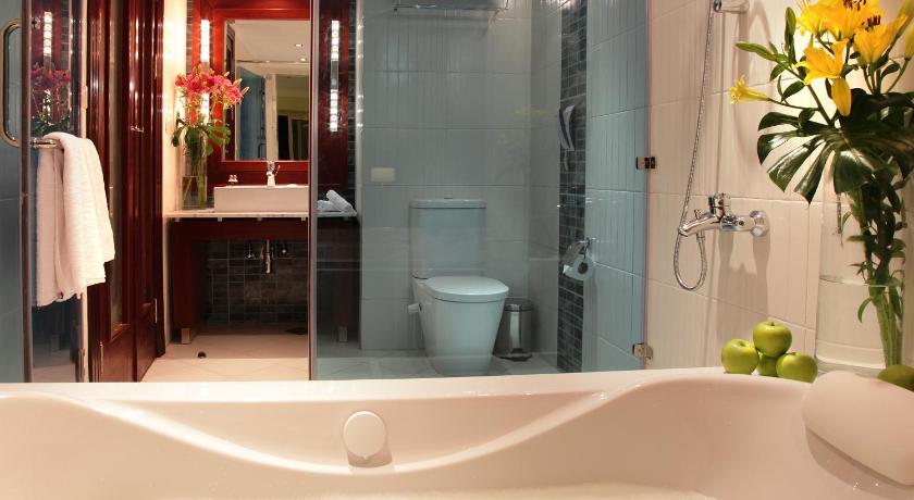 Image of Deluxe Sea View Double Room 8