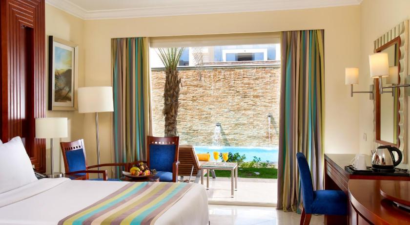 Image of Swim-Up Room 3