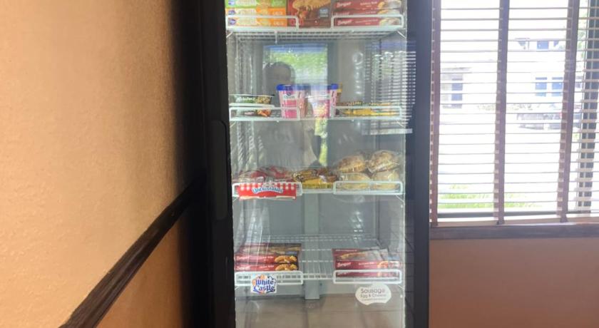 Monroe (MI) Stay-Well Inn - Monroe 3-Star Hotel lobby