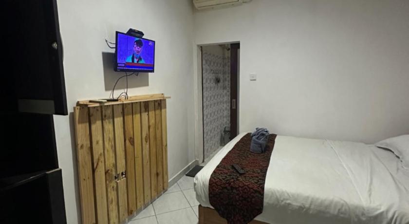 Sari Buana Bed and Breakfast - image 43