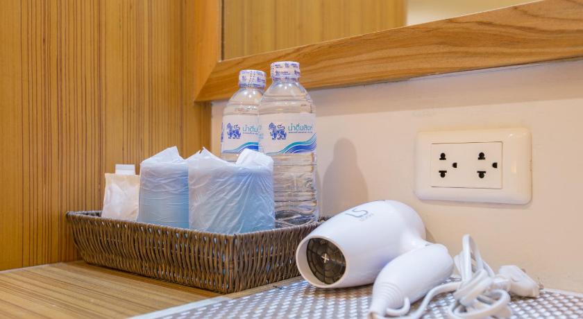 Image of Deluxe Triple - 1 Double Bed and 1 Single Bed 11