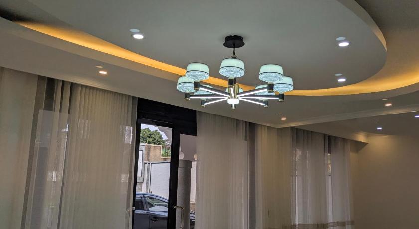 基加利 Kigali White home 5星级 民宿 泳池