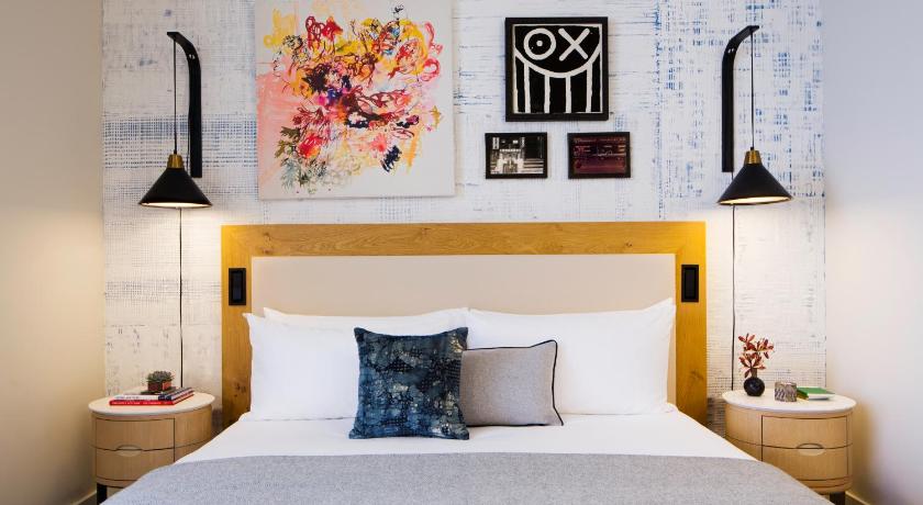 Image of 1 King Bed With Manhattan Bridge View 4
