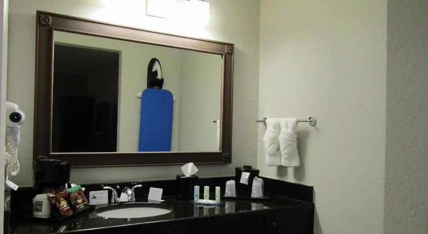 Image of 2 Double Beds, Efficiency, Suite, Nonsmoking 2