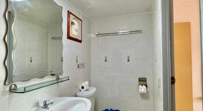 Image of Deluxe Room Double Bed 2