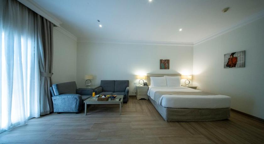 Kuwait City Montrose – A Mayfair Collection Hotel 5-Star Hotel lobby