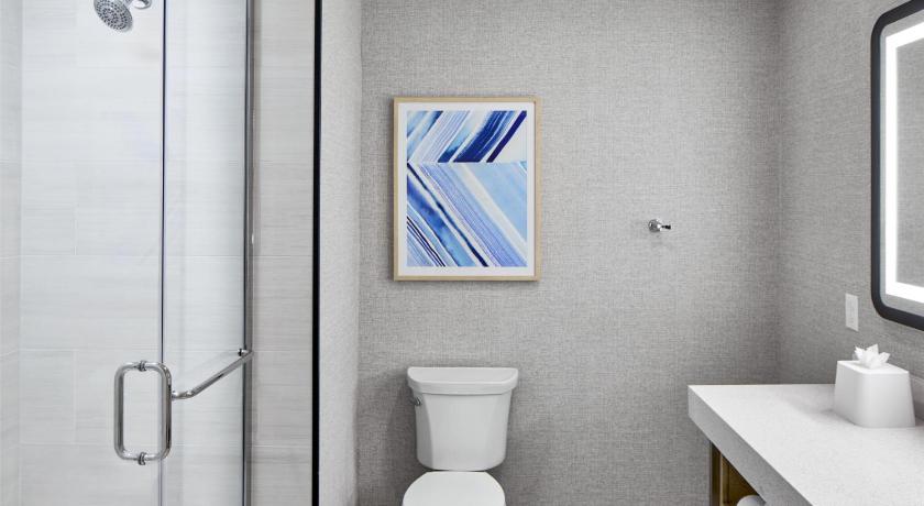 Image of 2 Queen Deluxe Suite 9