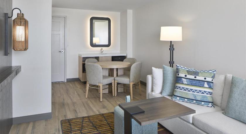 Image of 2 Queen Deluxe Suite 6