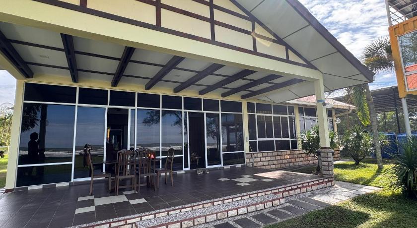 Kota Kinabalu Papar Beachfront View 4-Star Guesthouse restaurant