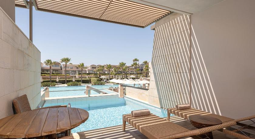 Image of Deluxe Double or Twin with Private Pool 14