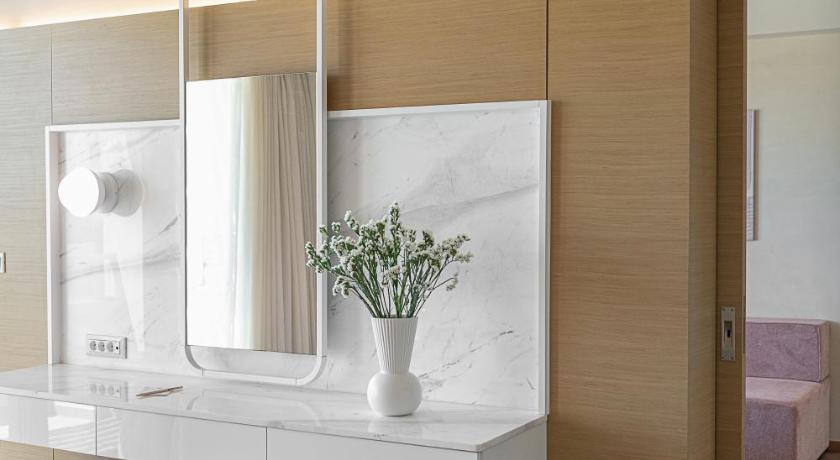 Image of Premium Suite with Private Pool - Residence Collection (Adults Only 13+) 14