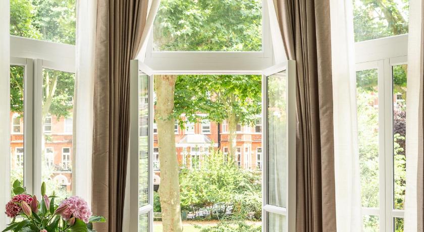 Image of Crown Suite 1