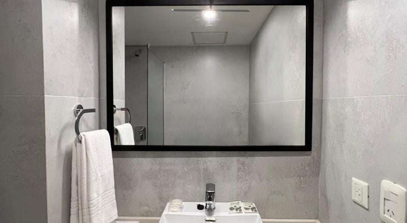 Image of Superior Triple Room 15
