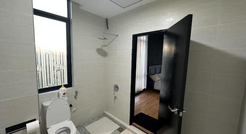 Kuching Tropics City SupremeBlack Theme City View至尊黑城市风景 4-Star Guesthouse room