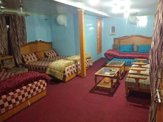 Hotel TAUHURA – Srinagar, PA
