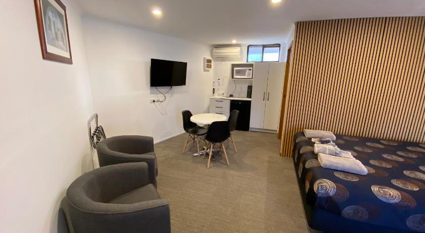 Golden Country Motel and Caravan Park