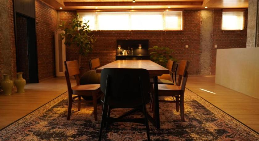 Image of Family Room 17