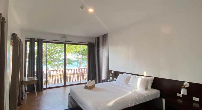 Image of Deluxe Sea View Room 0