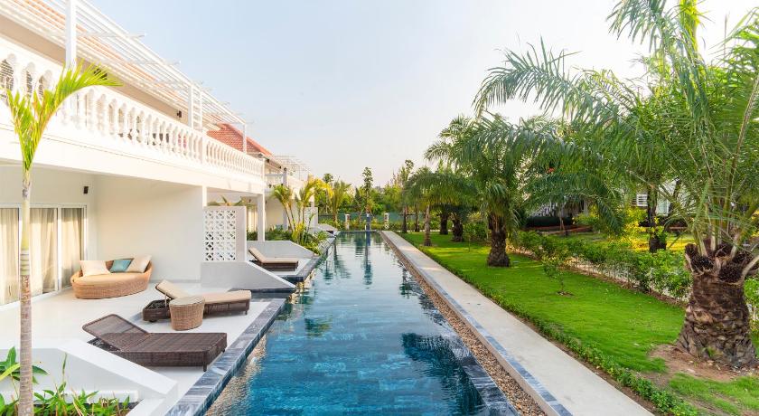 Image of Luxury Villa with Pool Access - Non-Smoking 3