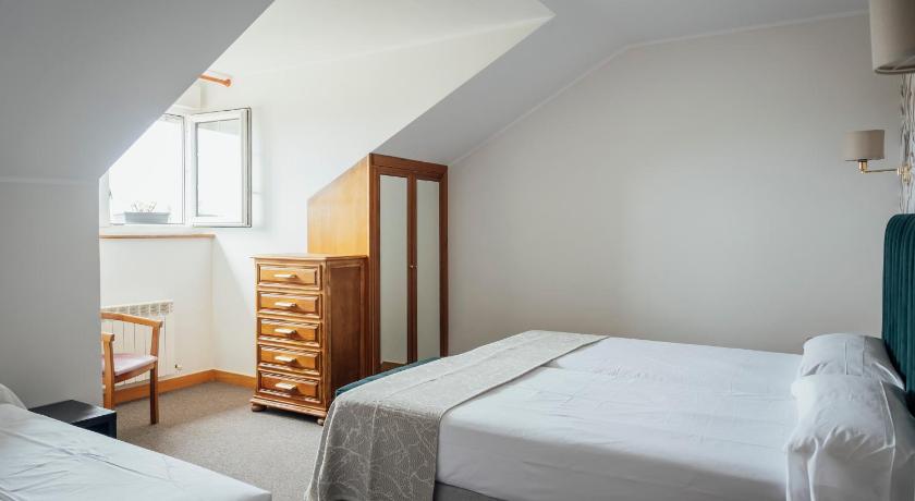 Image of Triple Room 2