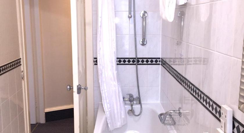 Image of Standard Twin Room 11