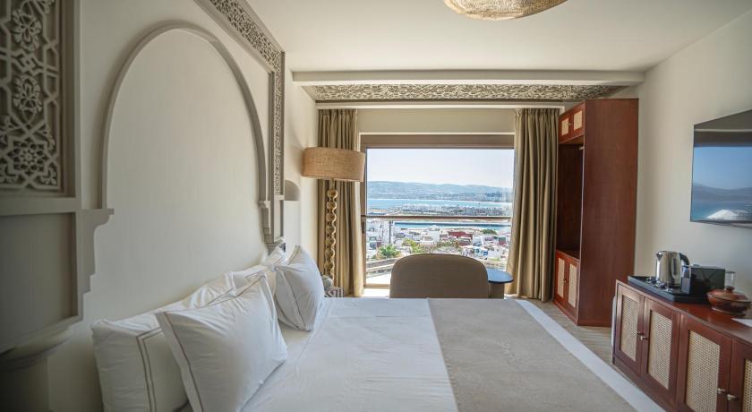 Image of Superior Suite with Sea View 8