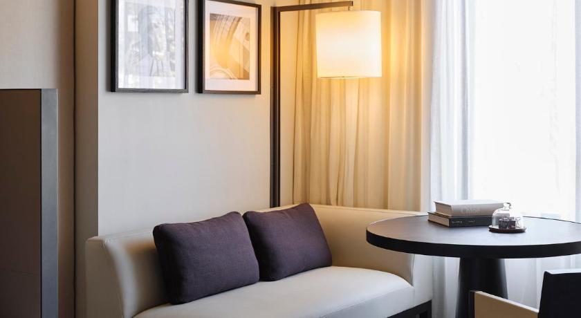 Image of Deluxe Family Suite 6