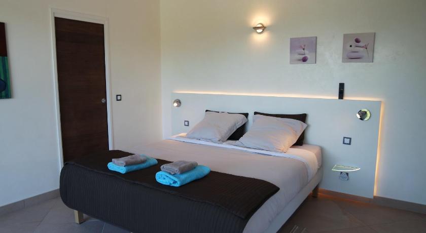 Image of Deluxe Double Room with Sea View 1