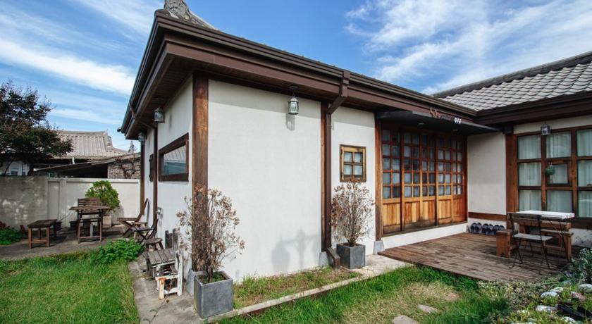 Jeonju Hanok Village Deoksugung