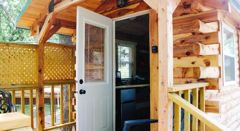 프레도니아 #4 - Amish Log Camping Cabin Walk to the Water cabin 4성급 숙소 스위트룸