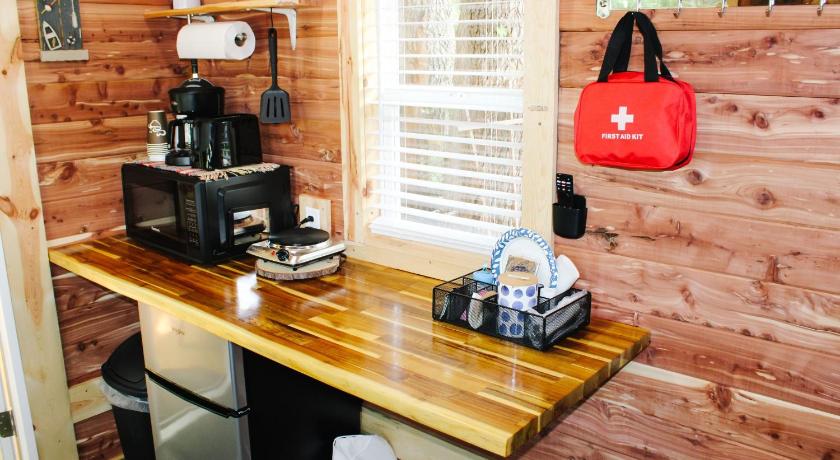 프레도니아 #4 - Amish Log Camping Cabin Walk to the Water cabin 4성급 숙소 레스토랑