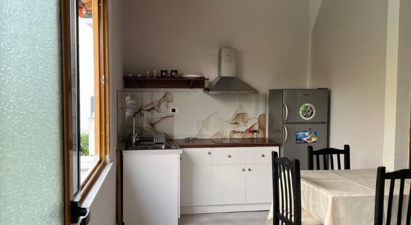 Leone Guesthouses