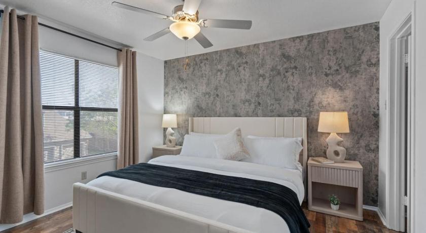 ジョリビル (TX) Up to 32 People - Luxurious Home 4つ星 宿泊施設 客室