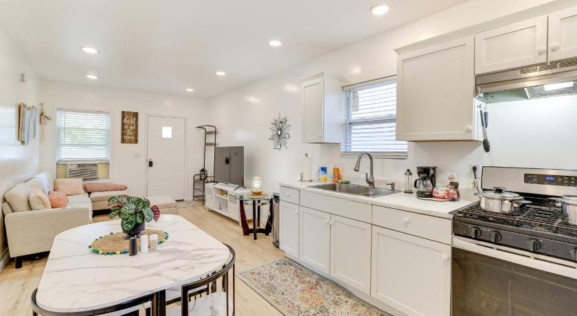2 Mi to State Park: Updated Niagara Falls Home