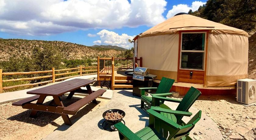Yurt Overlook #02 with AC and Private Bath King Suite
