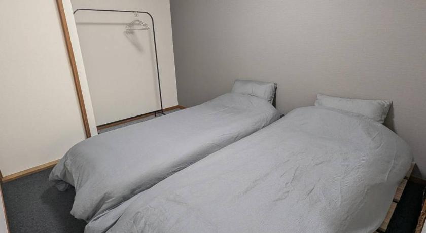 니카타 Doggo Inn ベッド4台でゆったり宿泊 新潟駅徒歩7分 コンビニ徒歩1分 ペットと泊まれる宿 3성급 숙소 스위트룸