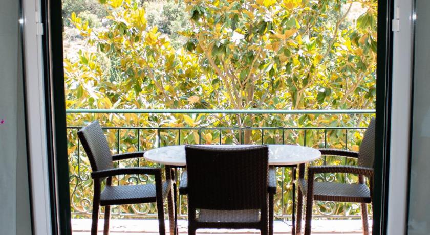 Image of Apartment with Garden View 5