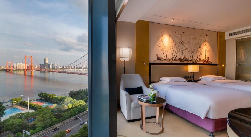 Image of TWIN PREMIER ROOM RIVER VIEW AND HIGH FLOOR 13