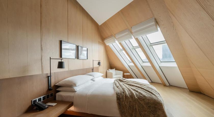 Image of City View Loft, Guest Room, 1 King, City View 7