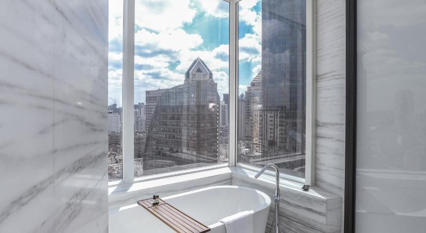 Image of City View Loft, Guest Room, 1 King, City View 4