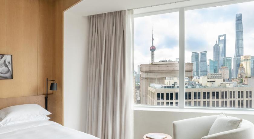 Image of Guest room, 2 Double, Pearl Tower view 1