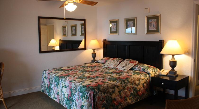 Queen Room, Lake Roy Beach Inn - Winter Haven in Winter Haven (FL)