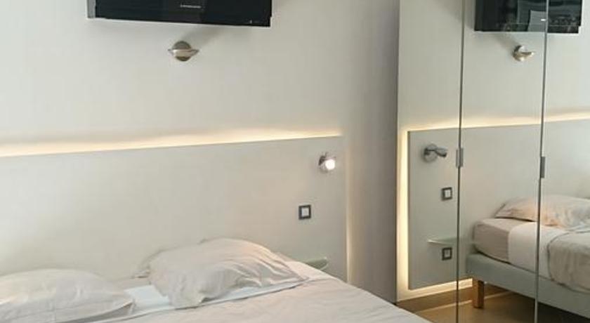 Image of Family Room with Terrace 4