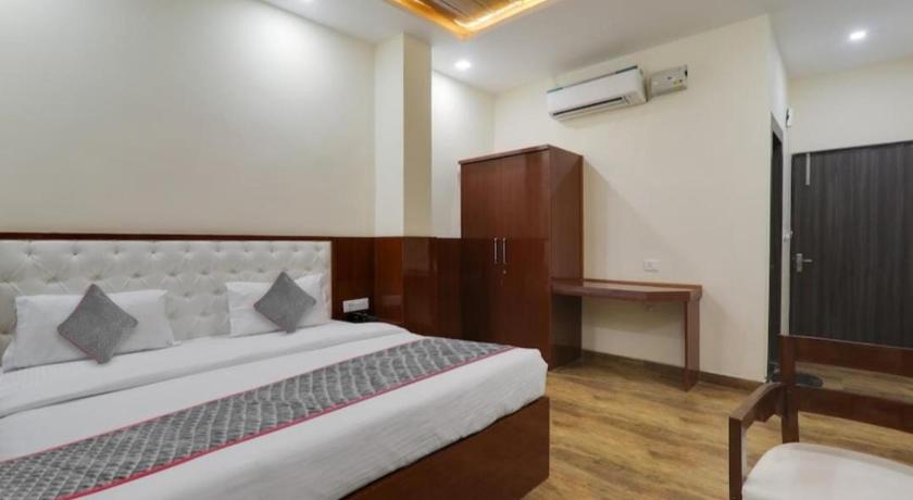 Trijal Hotel & Banquet - image 15