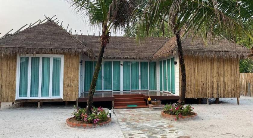 Image of Family Room with Sea View 1